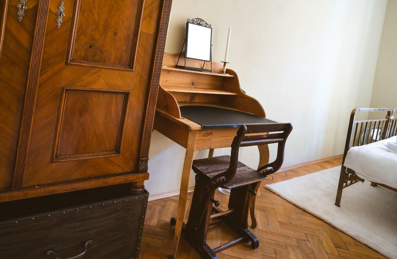 Luxurious Kafka Family In Old Town Appartement