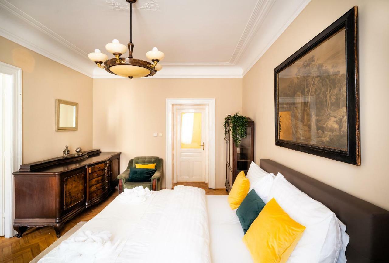 Luxurious Kafka Family In Old Town Appartement Prague