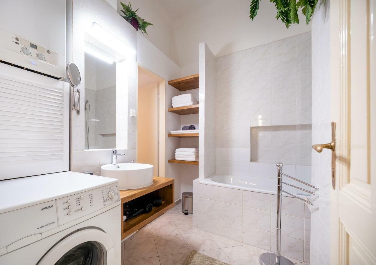 Luxurious Kafka Family In Old Town Appartement